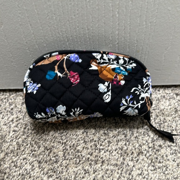 Vera Bradley Cosmetic Bags- Perrotti's Country Barn - Picture 5 of 10